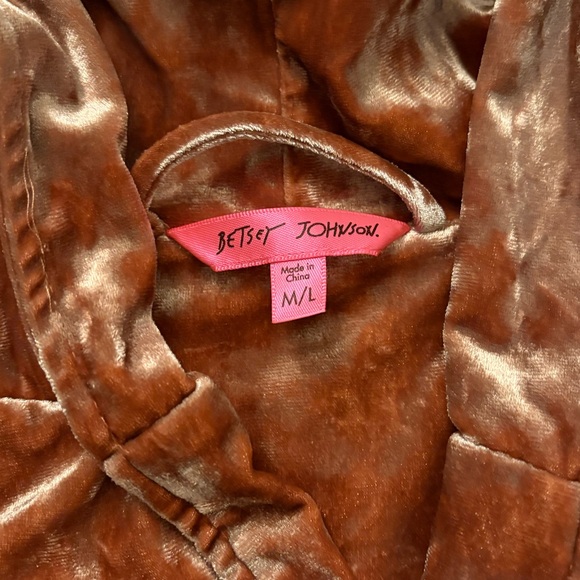 Betsey Johnson Velvet Velour Hooded Ruffle Pink Robe Size M/L - Picture 3 of 4